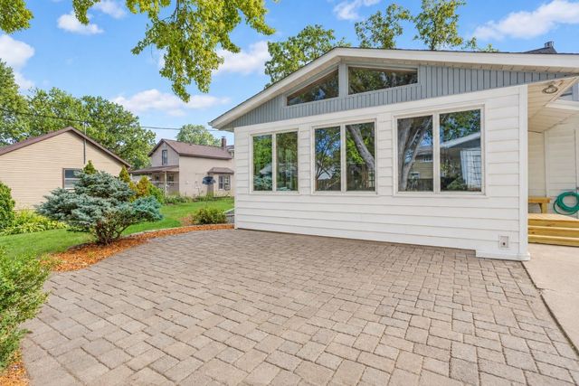 404 15th Street W, Hastings, MN 55033