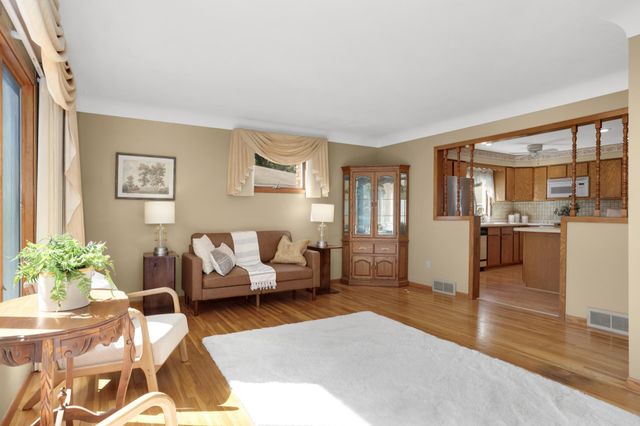 404 15th Street W, Hastings, MN 55033