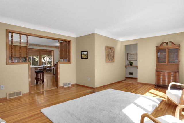 404 15th Street W, Hastings, MN 55033