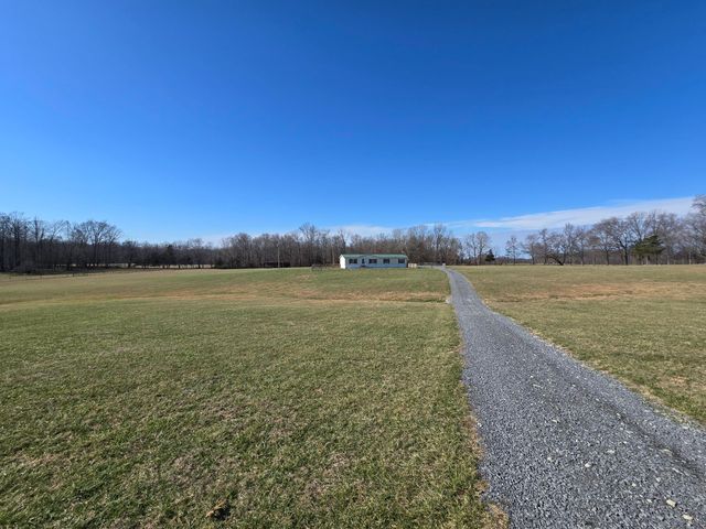 1085 Oak Grove Road, Columbia, KY 42728