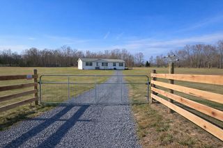 1085 Oak Grove Road, Columbia, KY 42728