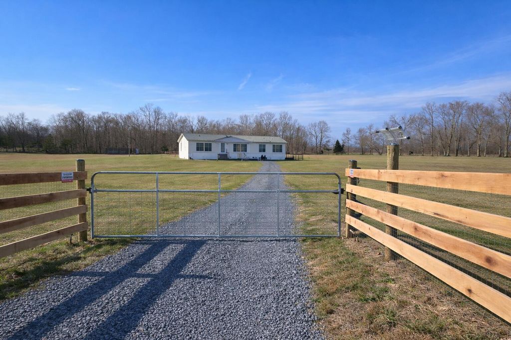 1085 Oak Grove Road, Columbia, KY 42728