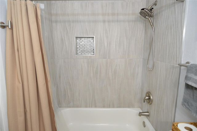 8754 MALLARD RESERVE DRIVE 202, Tampa, FL 33614