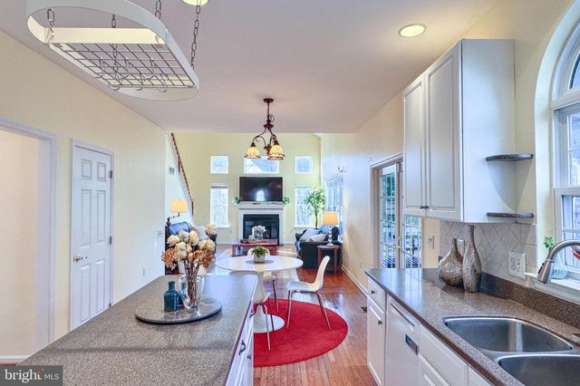 7 STIRLING DR, Newark, DE 19702