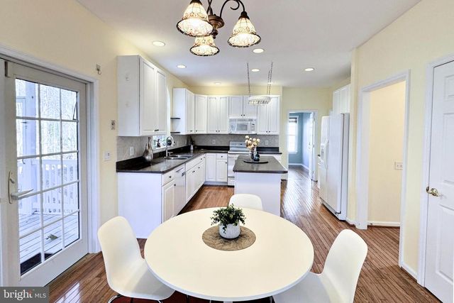 7 STIRLING DR, Newark, DE 19702