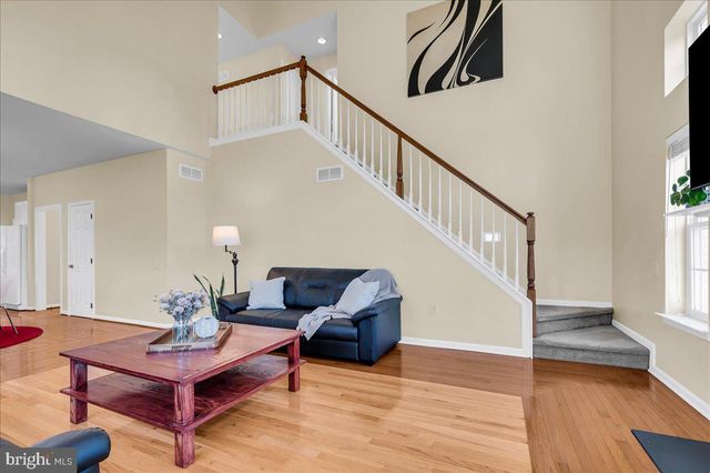 7 STIRLING DR, Newark, DE 19702