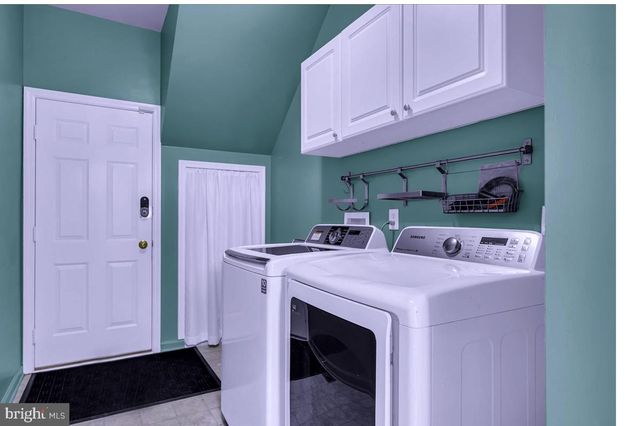 7 STIRLING DR, Newark, DE 19702