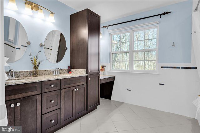 7 STIRLING DR, Newark, DE 19702