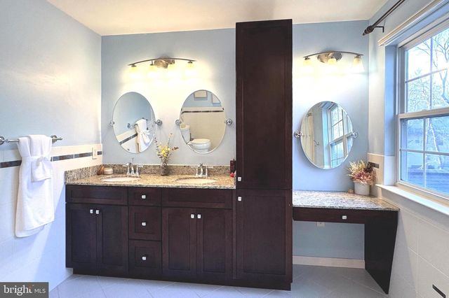 7 STIRLING DR, Newark, DE 19702