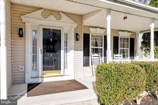 7 STIRLING DR, Newark, DE 19702