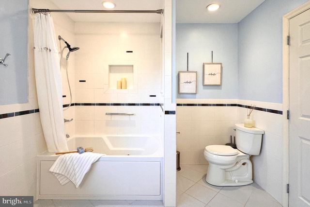 7 STIRLING DR, Newark, DE 19702