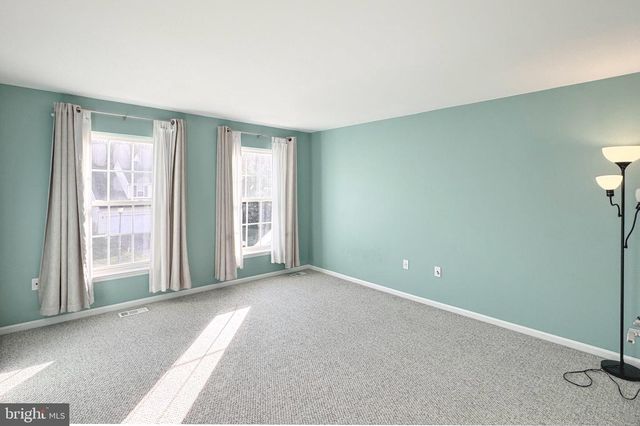 7 STIRLING DR, Newark, DE 19702