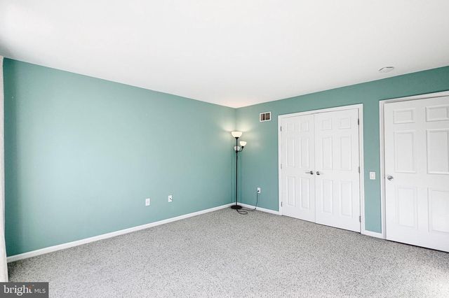 7 STIRLING DR, Newark, DE 19702