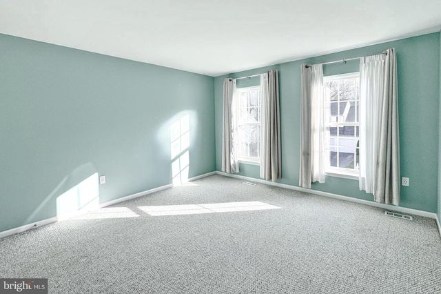 7 STIRLING DR, Newark, DE 19702