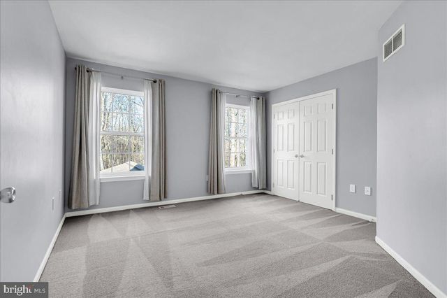 7 STIRLING DR, Newark, DE 19702