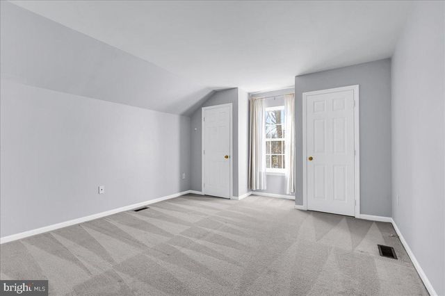 7 STIRLING DR, Newark, DE 19702