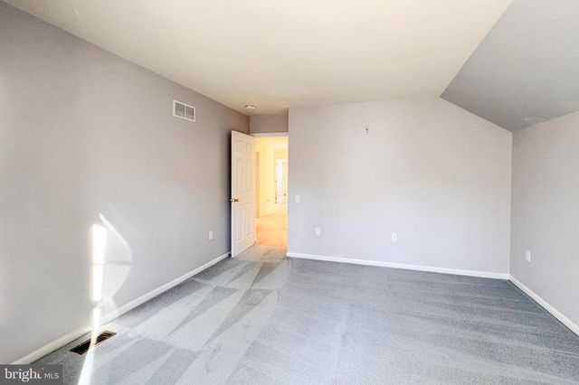 7 STIRLING DR, Newark, DE 19702