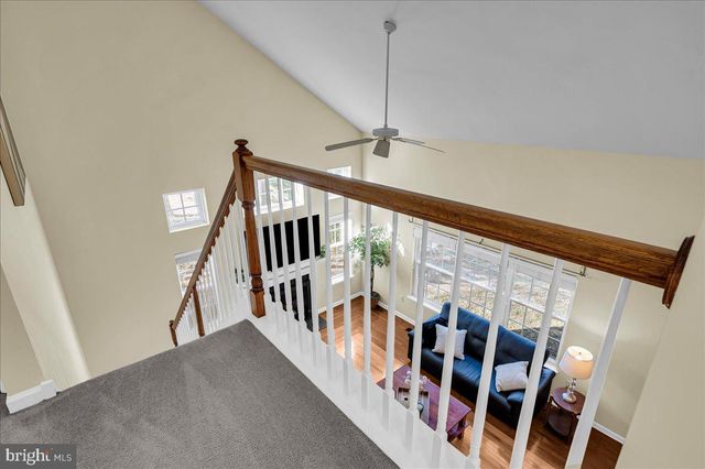 7 STIRLING DR, Newark, DE 19702