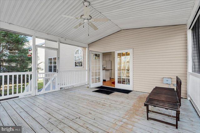 7 STIRLING DR, Newark, DE 19702