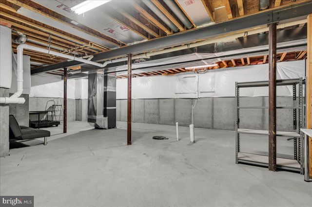 7 STIRLING DR, Newark, DE 19702