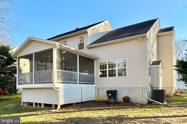 7 STIRLING DR, Newark, DE 19702