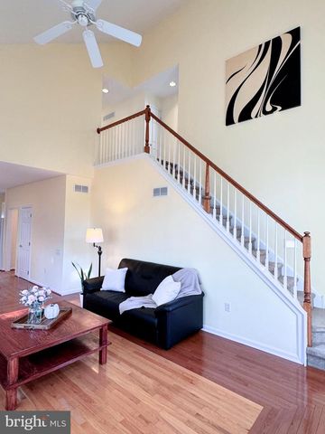 7 STIRLING DR, Newark, DE 19702