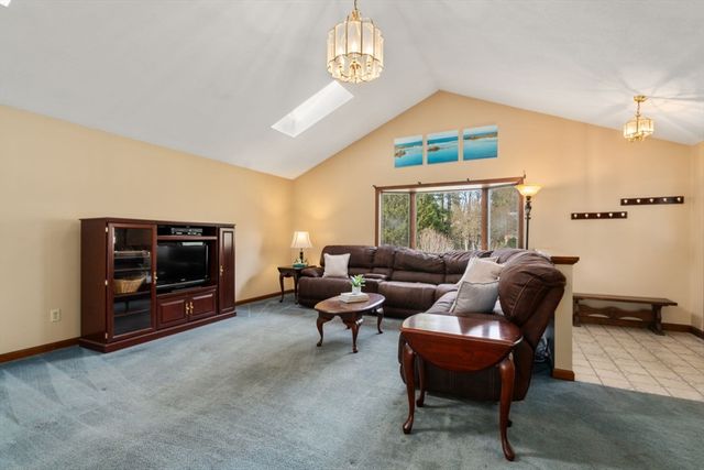 7 Salem Rd, Southwick, MA 01077