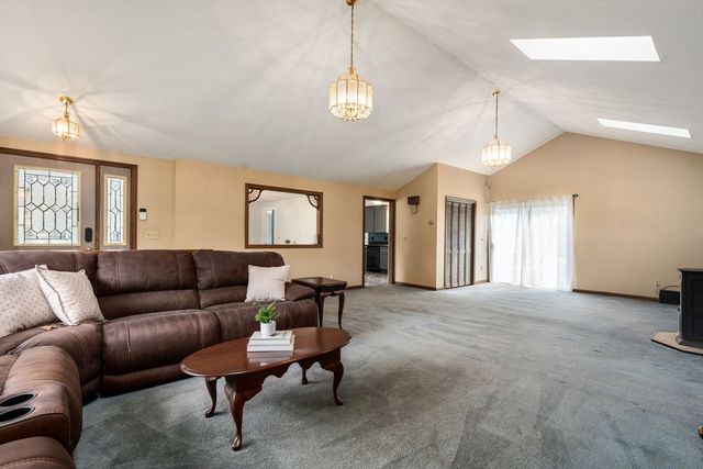 7 Salem Rd, Southwick, MA 01077