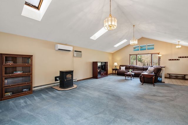 7 Salem Rd, Southwick, MA 01077