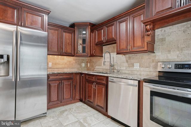 104 WINDHAM CT, Newtown, PA 18940