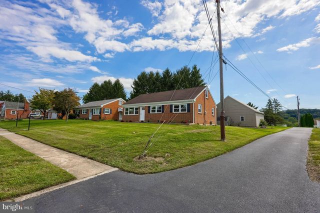 1338 MANOR ST, Columbia, PA 17512