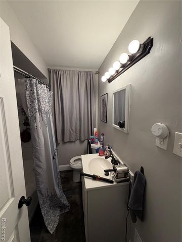 16890 Manor Street, Detroit, MI 48221