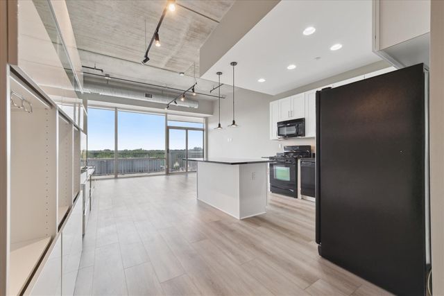 350 N Main Unit: 603, Royal Oak, MI 48067