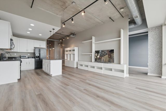 350 N Main Unit: 603, Royal Oak, MI 48067