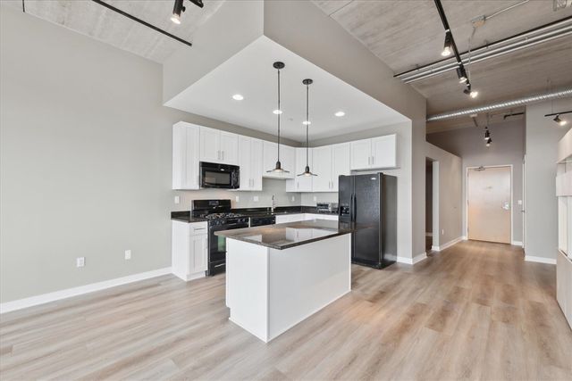 350 N Main Unit: 603, Royal Oak, MI 48067