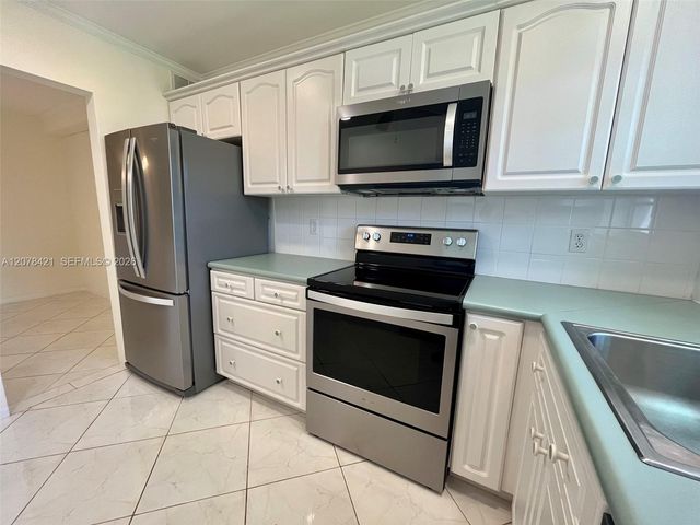 581 Blue Heron Drive 212-B, Hallandale Beach, FL 33009