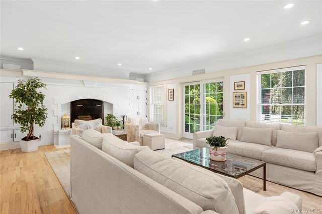 45 Beach Lane, Westhampton Beach, NY 11978