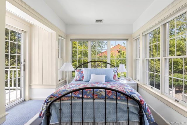 45 Beach Lane, Westhampton Beach, NY 11978