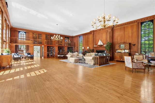 45 Beach Lane, Westhampton Beach, NY 11978