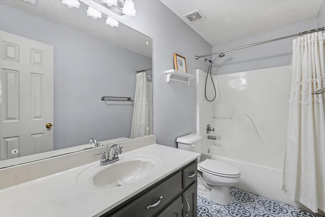 7228 SHADY OAKS DR, Bartlett, TN 38133