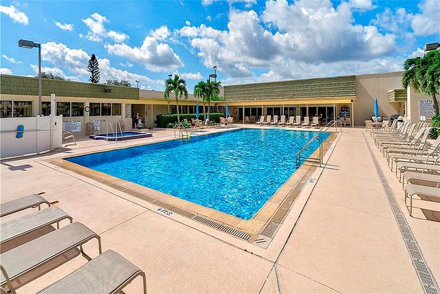 23 Vista Gardens Trail 201, Vero Beach, FL 32962