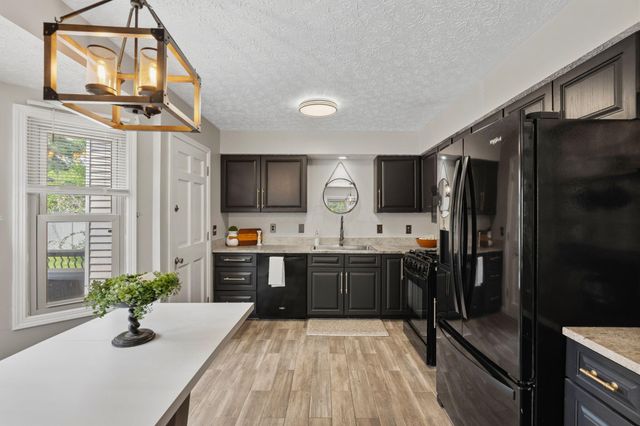 11655 E Eastmeadow Court, Pickerington, OH 43147