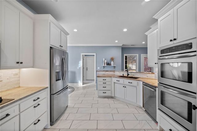 6803 Shadow Valley Road, Rogers, AR 72758