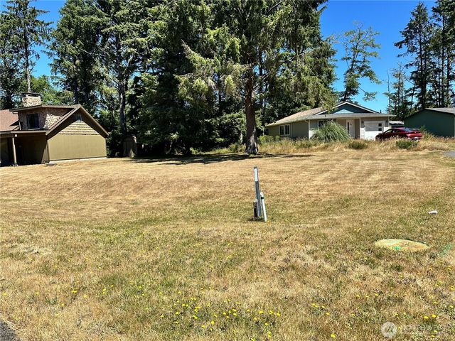 604 Sollecks Avenue SE, Ocean Shores, WA 98569