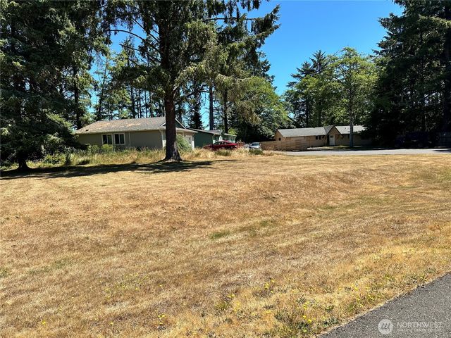 604 Sollecks Avenue SE, Ocean Shores, WA 98569