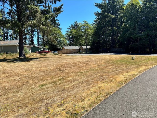 604 Sollecks Avenue SE, Ocean Shores, WA 98569