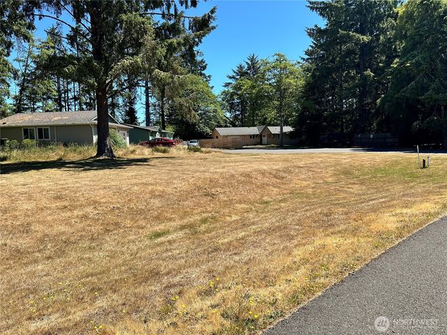 604 Sollecks Avenue SE, Ocean Shores, WA 98569