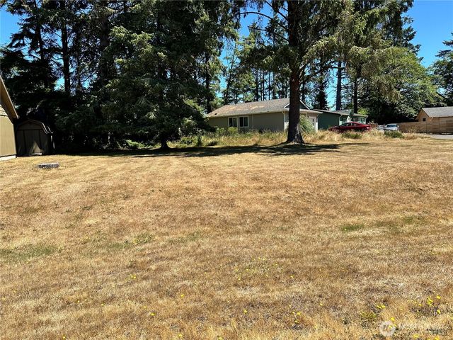 604 Sollecks Avenue SE, Ocean Shores, WA 98569