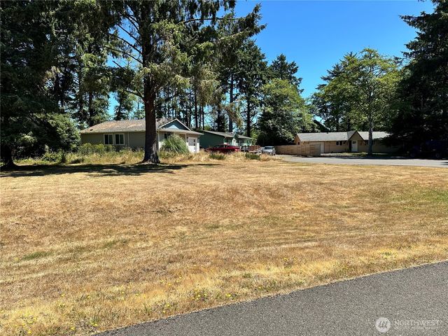 604 Sollecks Avenue SE, Ocean Shores, WA 98569