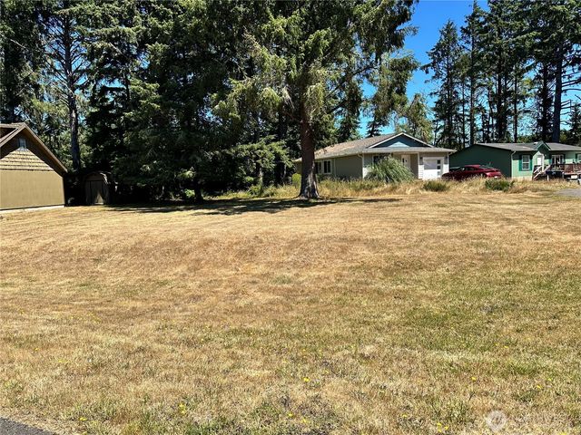 604 Sollecks Avenue SE, Ocean Shores, WA 98569